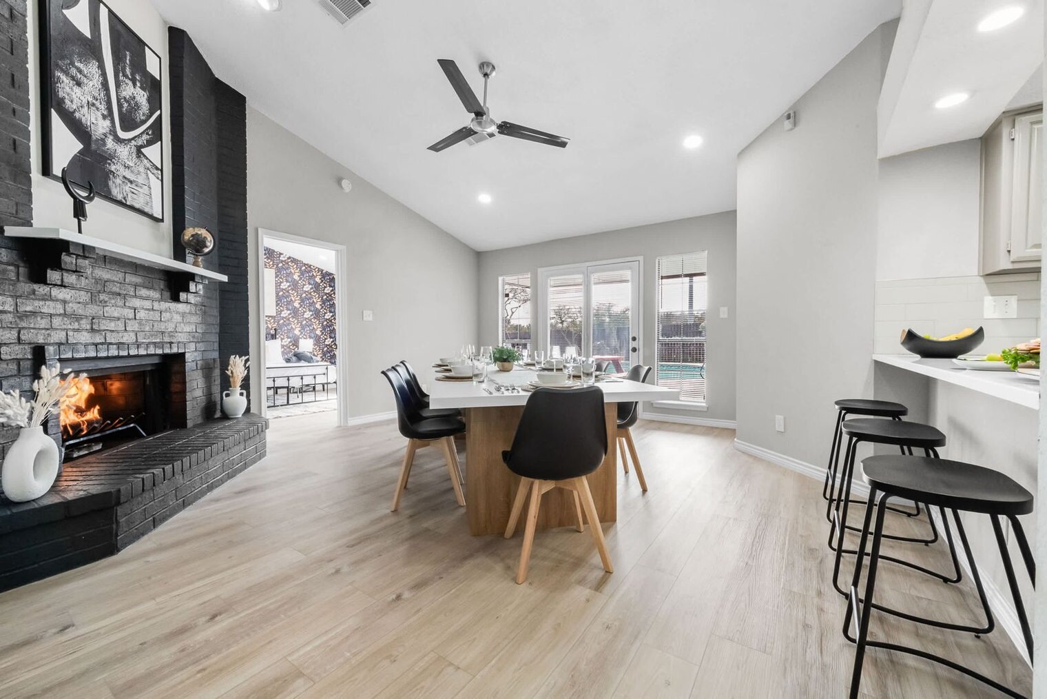 Building Photo - 1040 Eagle Dr