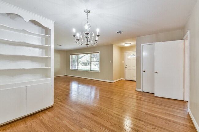 Building Photo - 5231 Willowbend Blvd