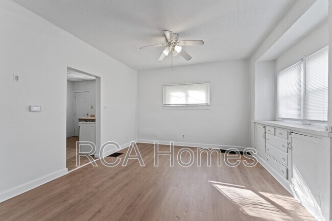 Building Photo - 601 N Sherman Dr