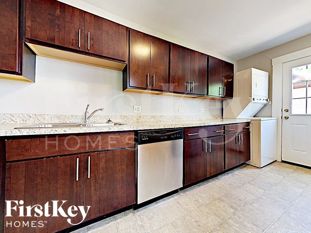 Building Photo - 254 E Wayne Pl