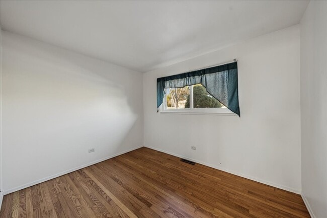 Building Photo - 221 58th St