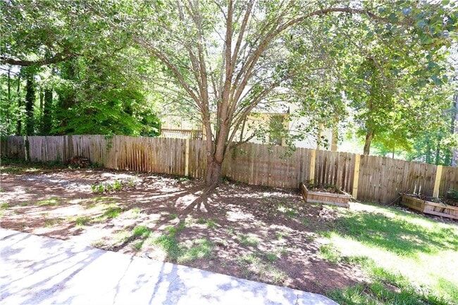 Building Photo - 1092 Mountain Springs Dr
