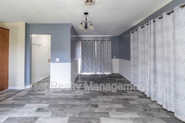 Building Photo - 817 Ridgeview Dr