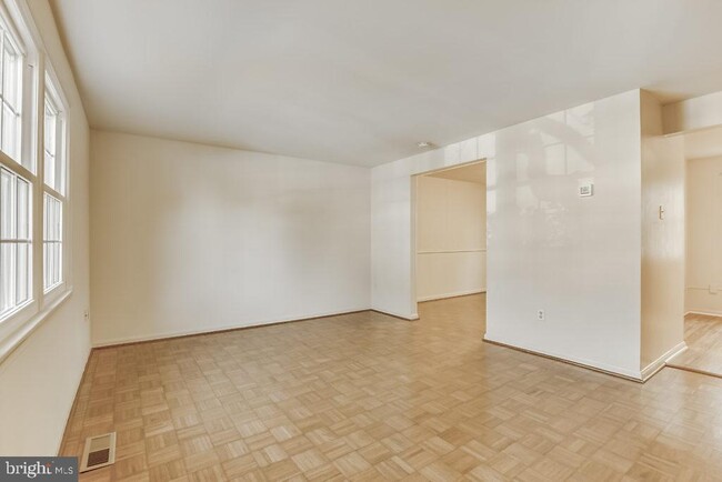 Building Photo - 3025 Ellenwood Dr