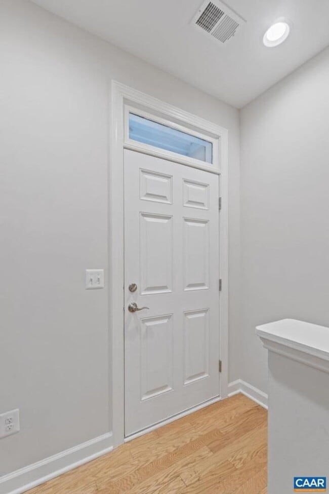 Building Photo - 4 Bedroom 3.5 Bathroom Townhouse with 2 Car Garage - Brownsville Elementary School District