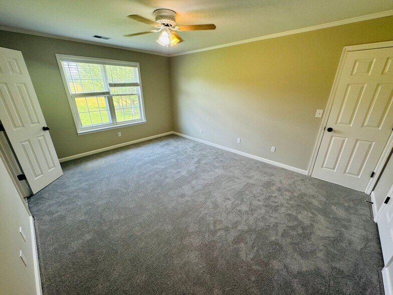 Building Photo - 449 Sanders Ln