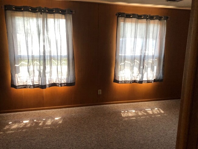 Building Photo - 3 Bed 2 Bath