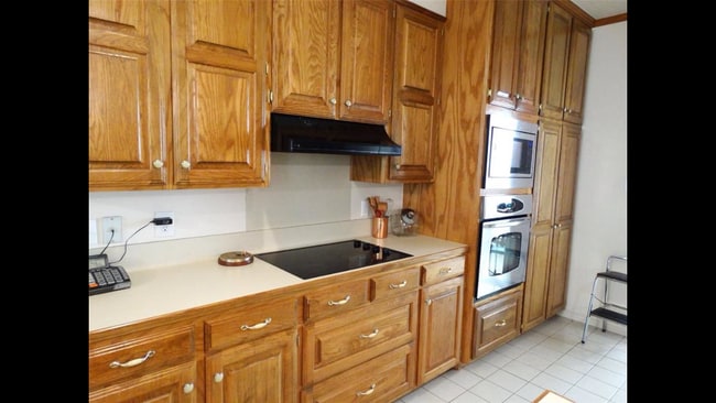 Building Photo - 9310 Stonebridge Dr