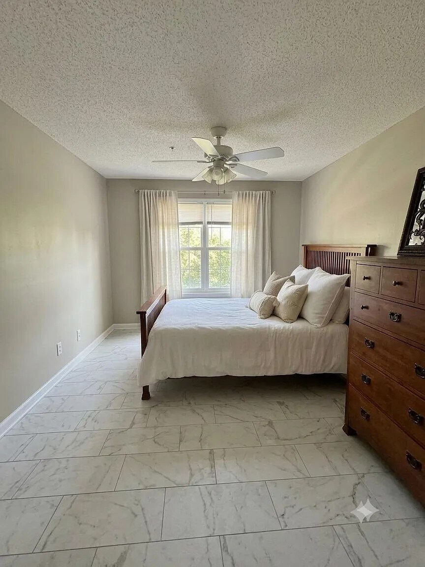 Building Photo - 906 Litchfield Way