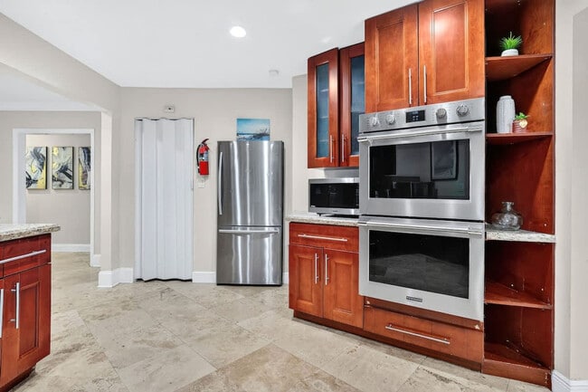 Building Photo - 2423 NE 202nd St