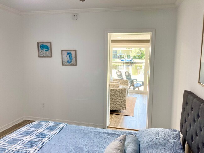Building Photo - Completely remodeled waterfront condo!
