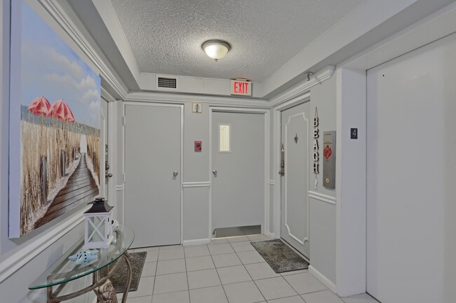 Building Photo - 2800 N Ocean Dr