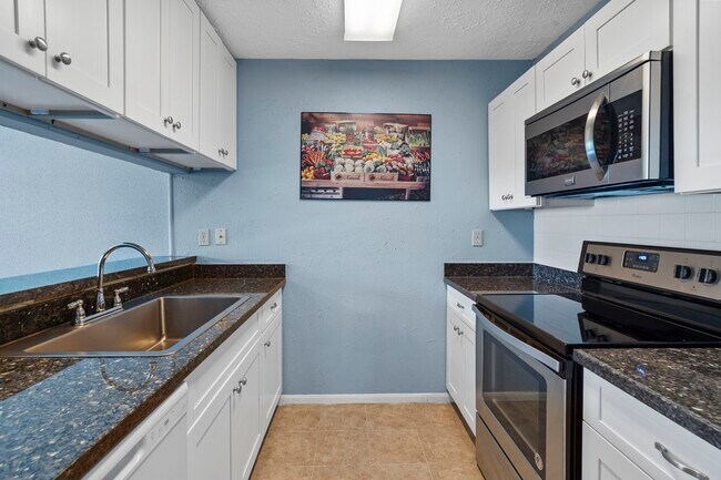 Building Photo - 8952 Wilcrest Dr
