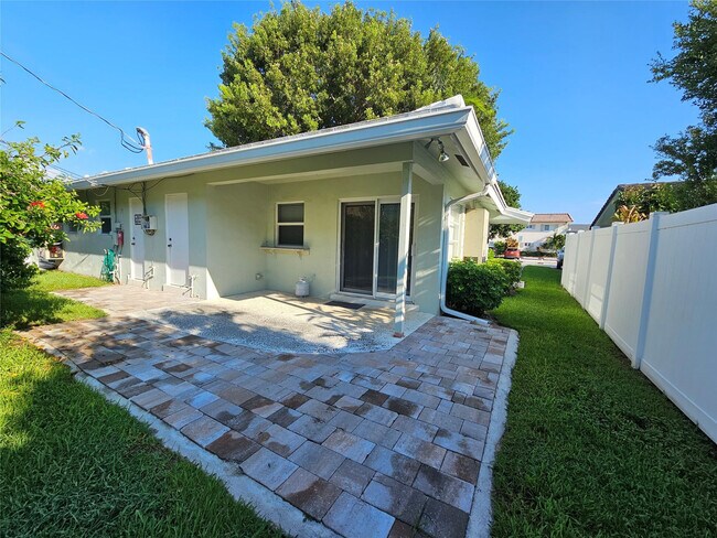 Building Photo - 2120 NE 41st St