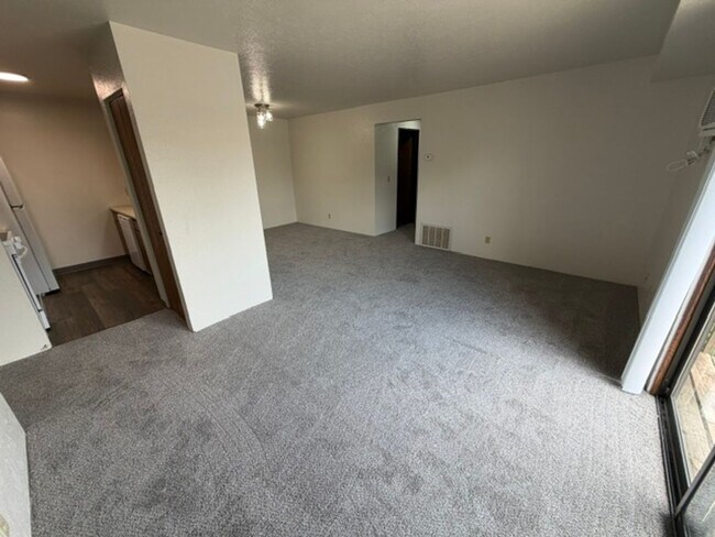 Building Photo - 2211 Spansail Dr