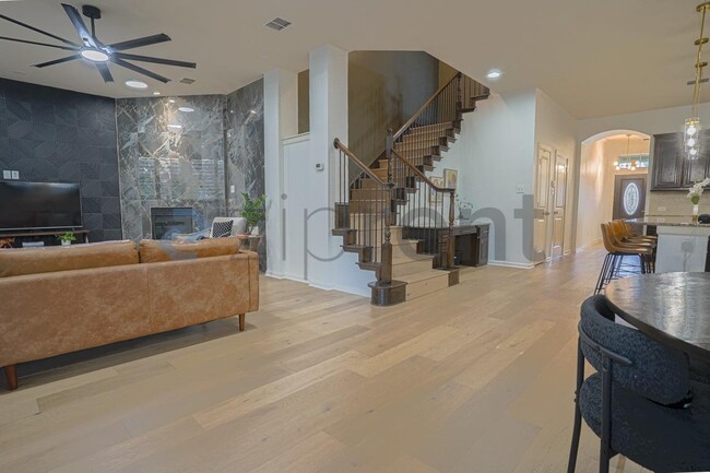 Building Photo - 1209 Savoy Ln