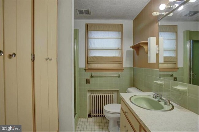 Building Photo - 230 W 2nd St