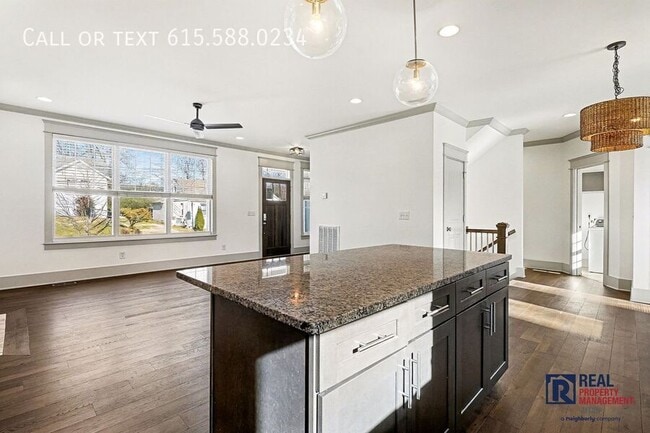 Building Photo - 124 8th Ave