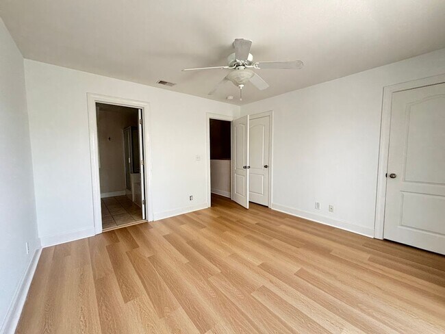 Building Photo - Beautiful 3-Bedroom, 3.5-Bath Townhome in ...