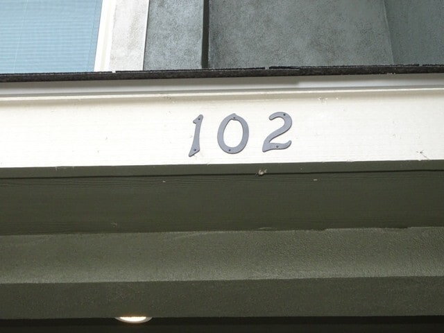 Building Photo - 7042 Lakeview Dr.