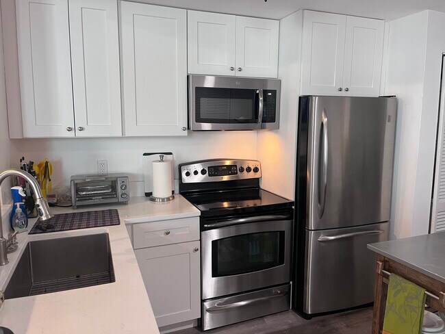 Building Photo - 255 Evernia St