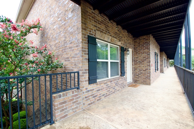Building Photo - Downtown Auburn Living on West Glenn – Wal...