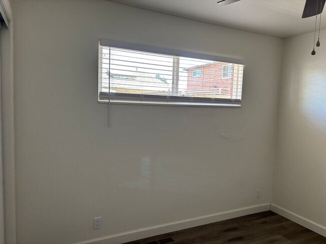 Building Photo - 840