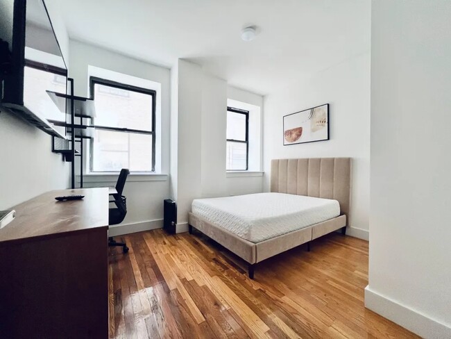 Building Photo - Furnished room/NOT APARTMENT