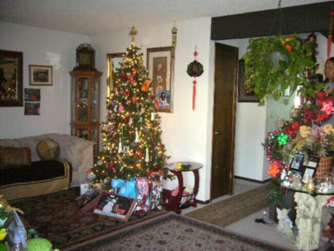 Building Photo - Ponderosa 2 story with basement Townhouse,...
