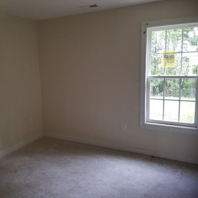 Building Photo - 300 Katie Dr