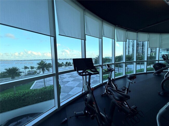 Building Photo - 2101 Brickell Ave