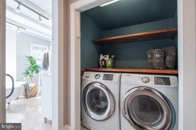 Building Photo - 229 Benezet St