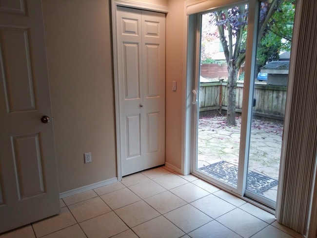 Primary Photo - 8531 Midvale Ave N