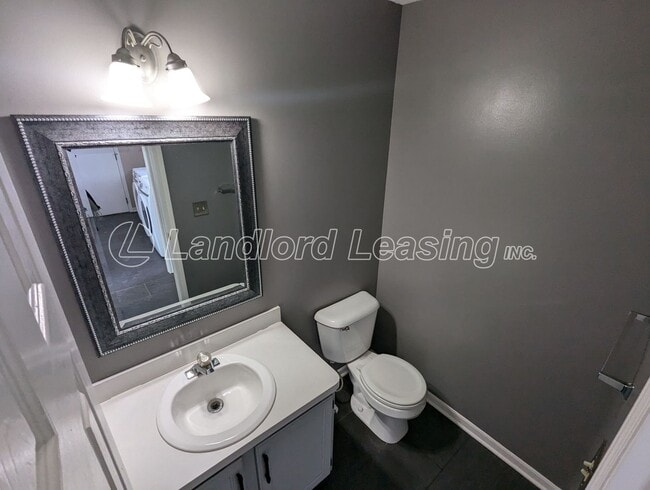 Building Photo - 35330 Oxford Ct