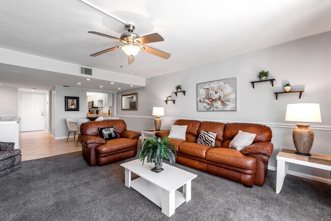 Building Photo - 2828 Tennis Club Dr