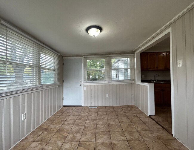 Building Photo - 1337 Odessa Dr