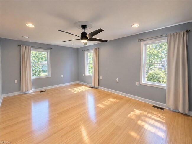 Building Photo - 410 Burleigh Ave
