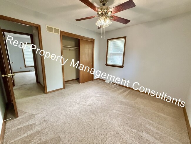 Building Photo - 2 Bedroom, 1.5 Bath Now Available!