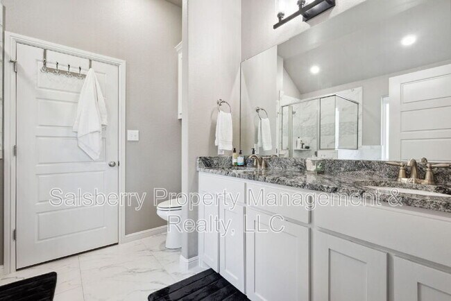 Building Photo - 3310 Windcrest Dr