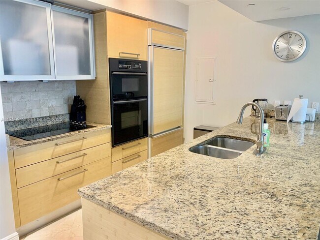 Building Photo - 1830 S Ocean Dr