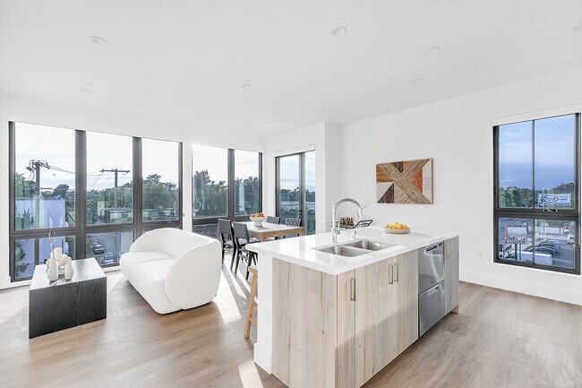 Building Photo - The Chandler