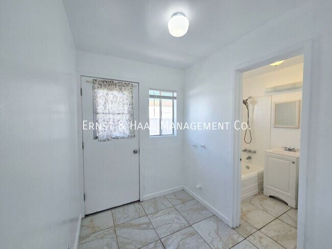 Building Photo - 6611 San Luis St