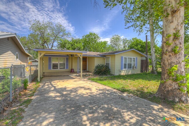 Building Photo - 1015 Reiley Rd