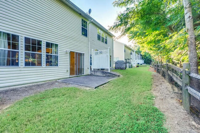 Building Photo - Peaceful 2-Story Townhome - Soothing sound...