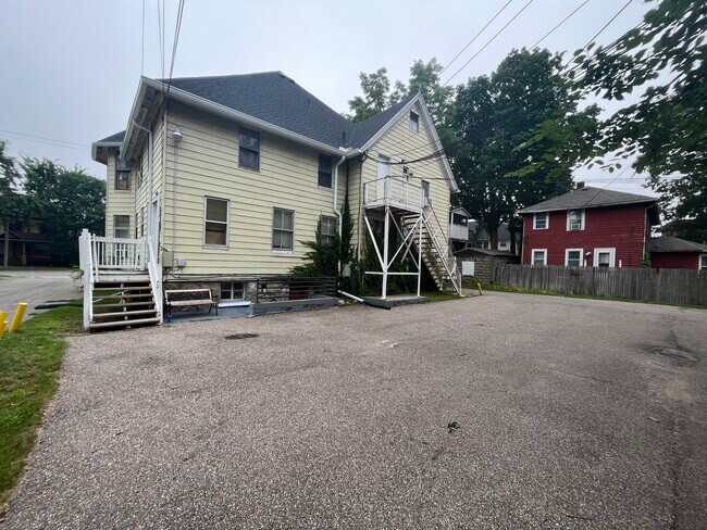Building Photo - 217 W Vine St