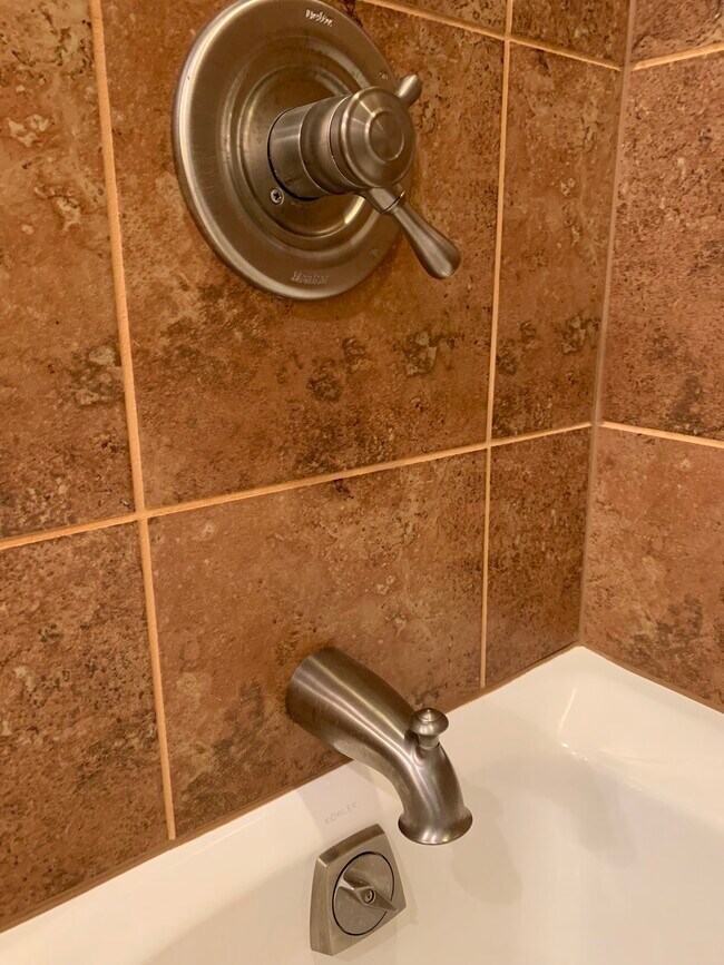 Building Photo - 540 S Lakeshore Blvd