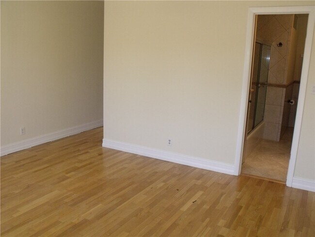 Building Photo - 2761 SW 33rd Ct