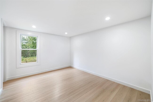 Building Photo - 15 Old Westbrookville Rd