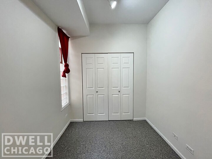 Building Photo - 3631 N Hermitage Ave