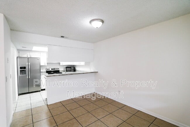Building Photo - 3253 Bloomingdale Villas Ct